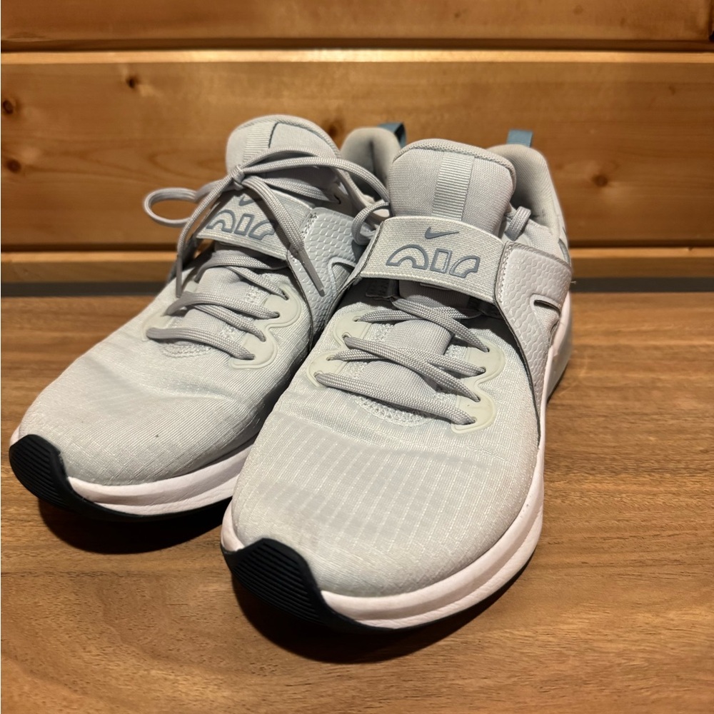 EXCELLENT CONDITION - NIKE WOMEN’S AIR MAX BELLA TR 5 AURA WORN BLUE - SIZE 6.5